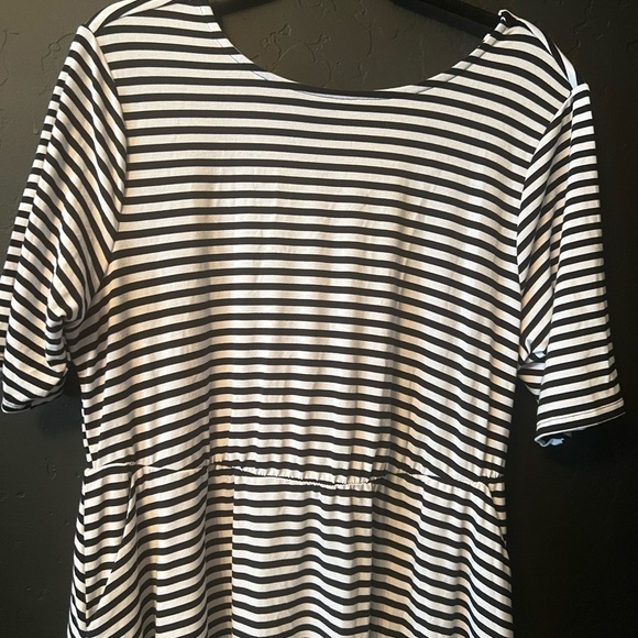 NWT Torrid Women's Black and White plus size Dress Size : 1X - Picture 4 of 12